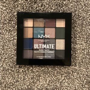 NYX Ultimate Shadow Palette Ash